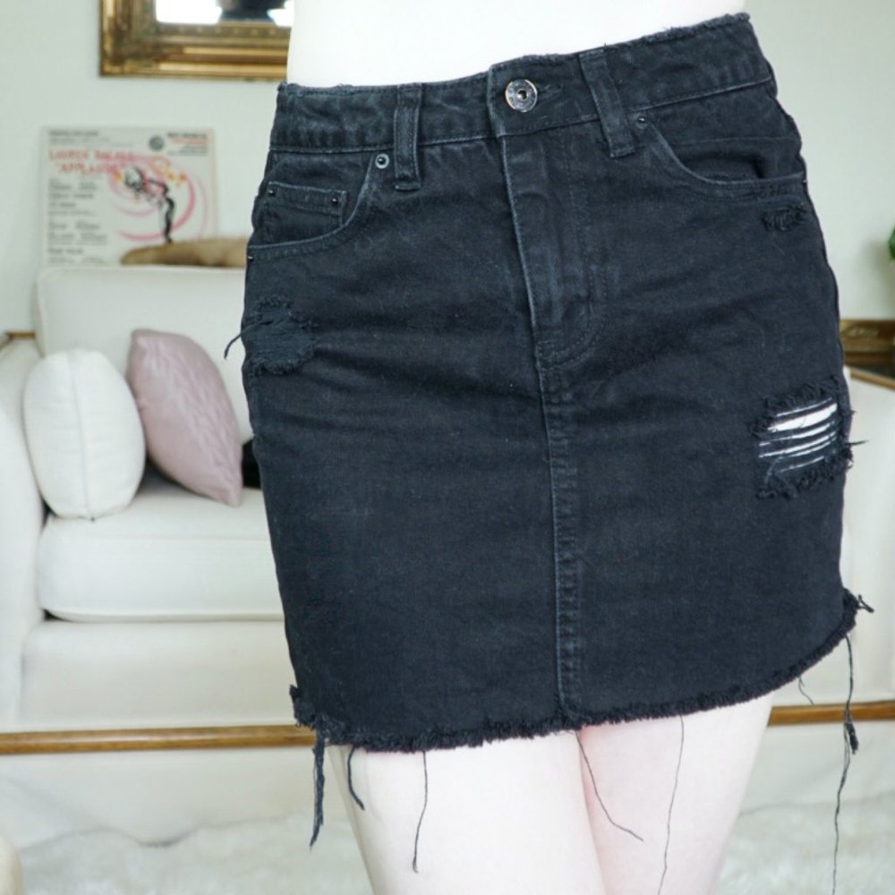Vanilla Star Juniors' Black Ripped Denim Mini 1
